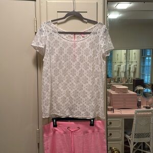 Fabulous Lilly Pulitzer lace top🌸.